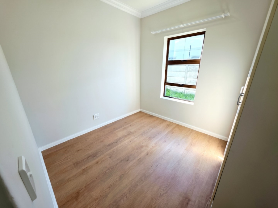 To Let 4 Bedroom Property for Rent in Parklands Western Cape
